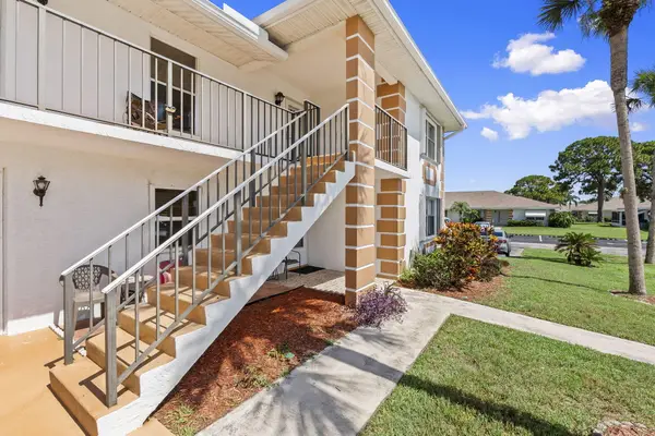533 S Lakes End Drive #D2, Fort Pierce, FL 34982