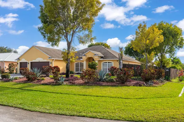 598 SW Kaabe Avenue, Port St Lucie, FL 34953