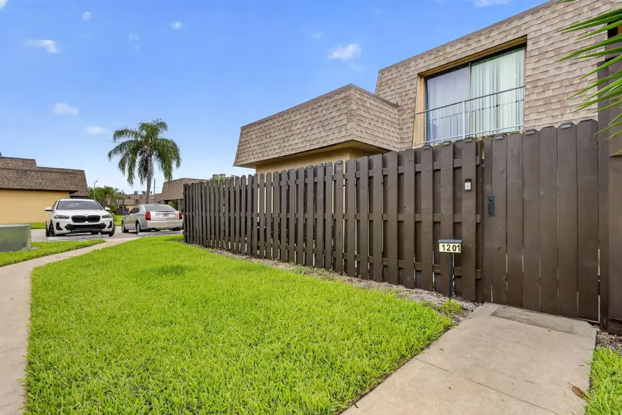 1201 Waterview Circle #12a, Palm Springs, FL 33461 - #2