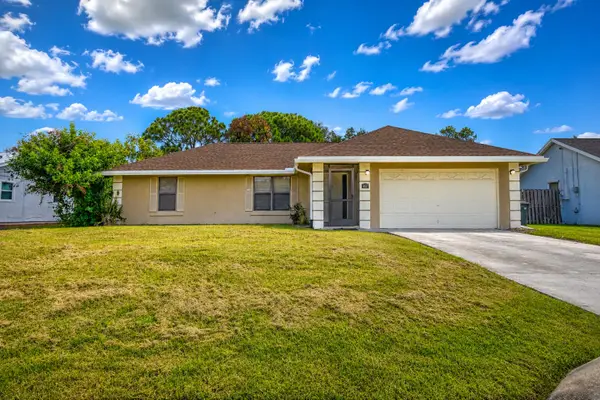 867 SE Starflower Avenue, Port St Lucie, FL 34983