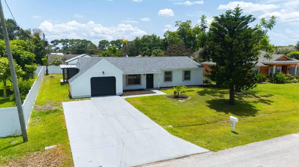 2262 SE Tile Terrace, Port St Lucie, FL 34952