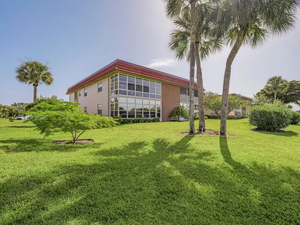 106 Spring Lake Court #201, Vero Beach, FL 32962
