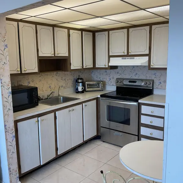 192 Flanders Drive, Delray Beach, FL 33484