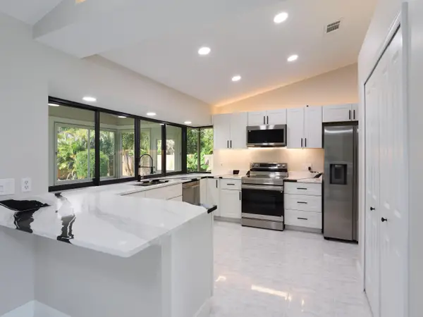 672 SW Ewing Avenue, Port St Lucie, FL 34983