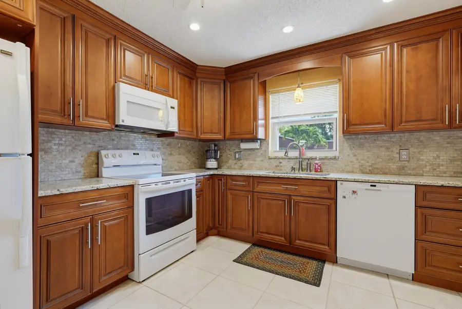 676 Laconia Circle #B, Lake Worth, FL 33467 - #2