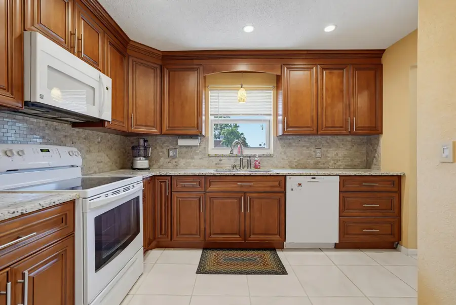 676 Laconia Circle #B, Lake Worth, FL 33467 - #3