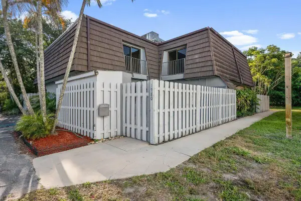 1980 NE Dixie Highway, Jensen Beach, FL 34957