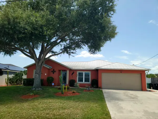 786 SW Lakehurst Drive, Port St Lucie, FL 34983