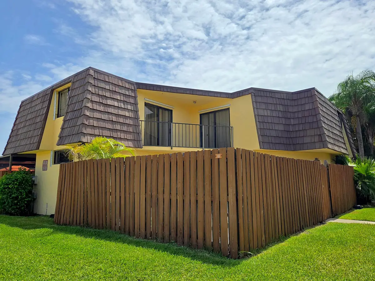 22 Springdale Circle, Palm Springs, FL 33461 - #1