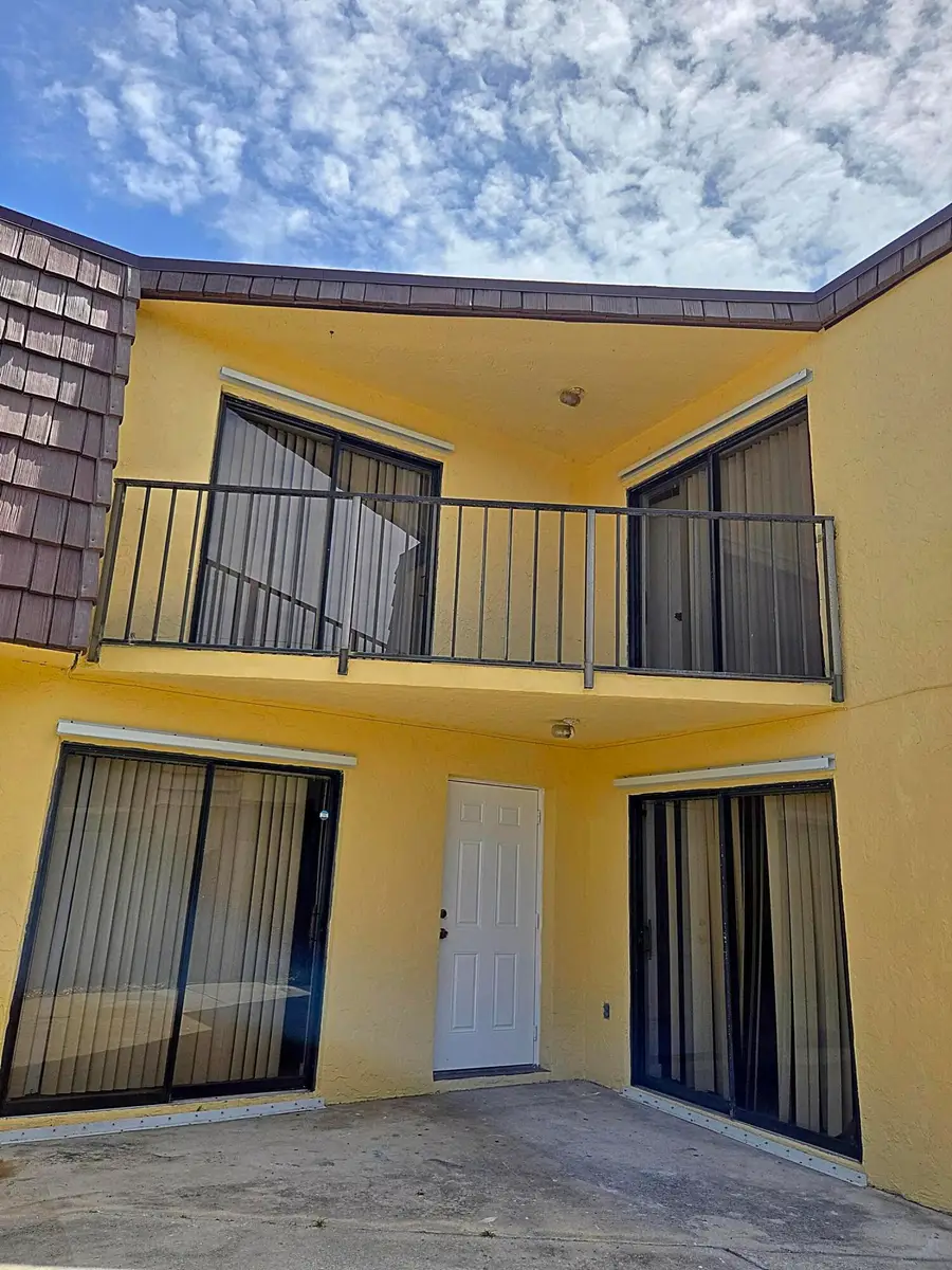 22 Springdale Circle, Palm Springs, FL 33461 - #3