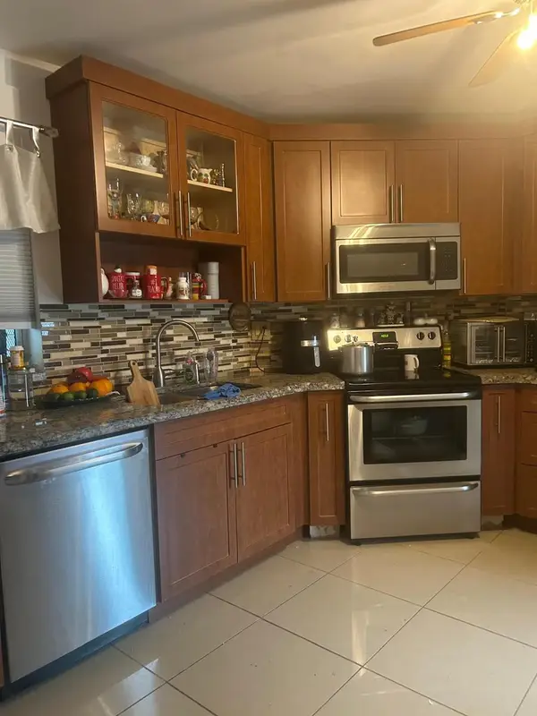 3 Greenway Village N #202, Royal Palm Beach, FL 33411