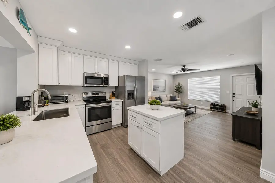 121 NE 55th Street, Oakland Park, FL 33334 - #3