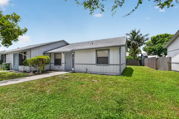 3221 Foxridge Court, Palm Springs, FL 33461