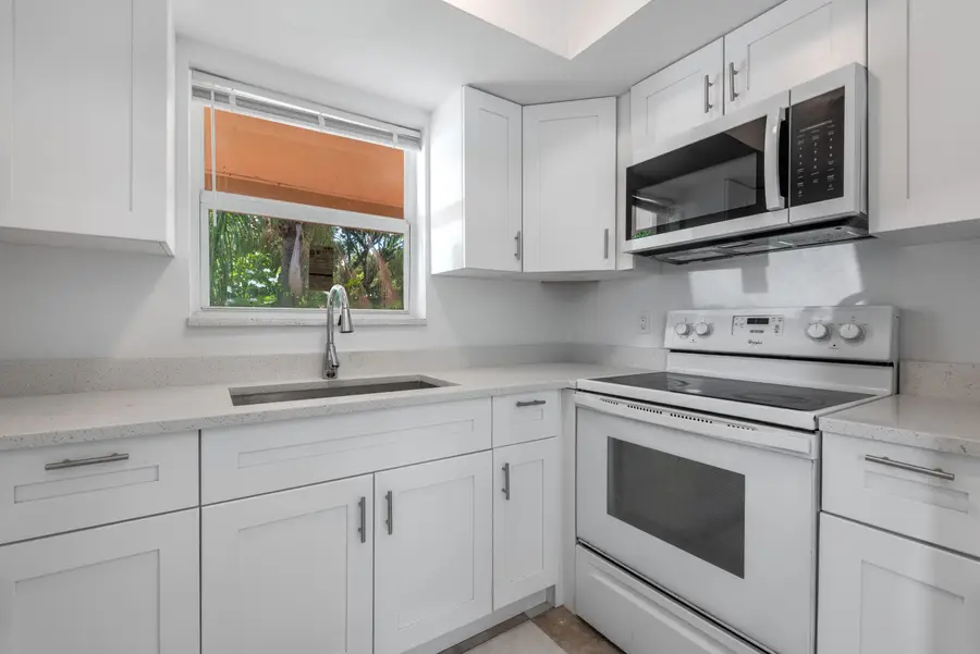 925 S Pine Street, Lake Worth, FL 33460 - #3