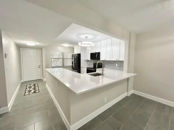 7681 Tahiti Lane #102, Lake Worth, FL 33467