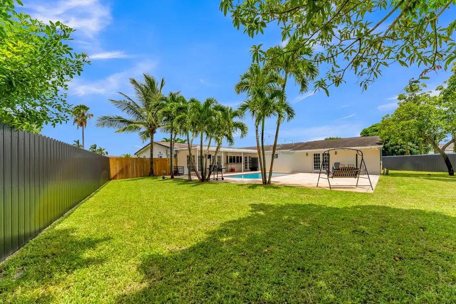 8880 NW 7th Street, Pembroke Pines, FL 33024 - #3