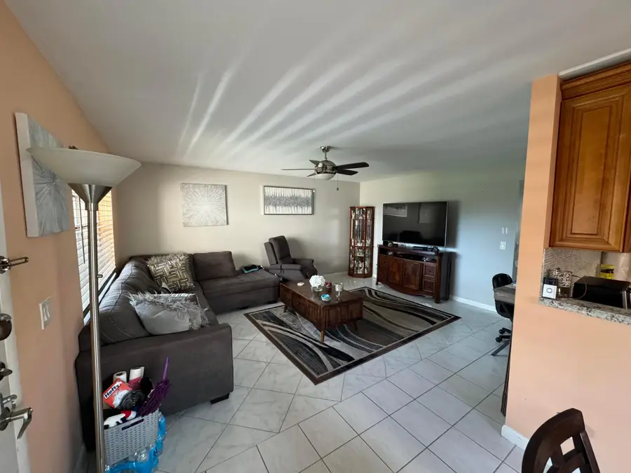 669 Burgundy N, Delray Beach, FL 33484 - #3