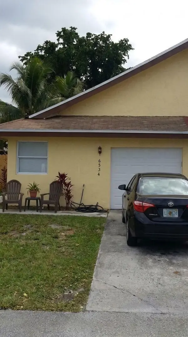 6534 Harbour Road, North Lauderdale, FL 33068