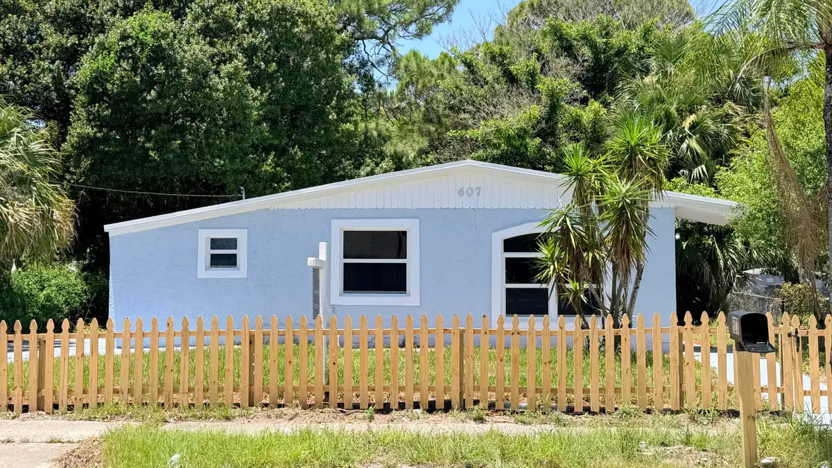 607 N 19th Street, Fort Pierce, FL 34950 - #1