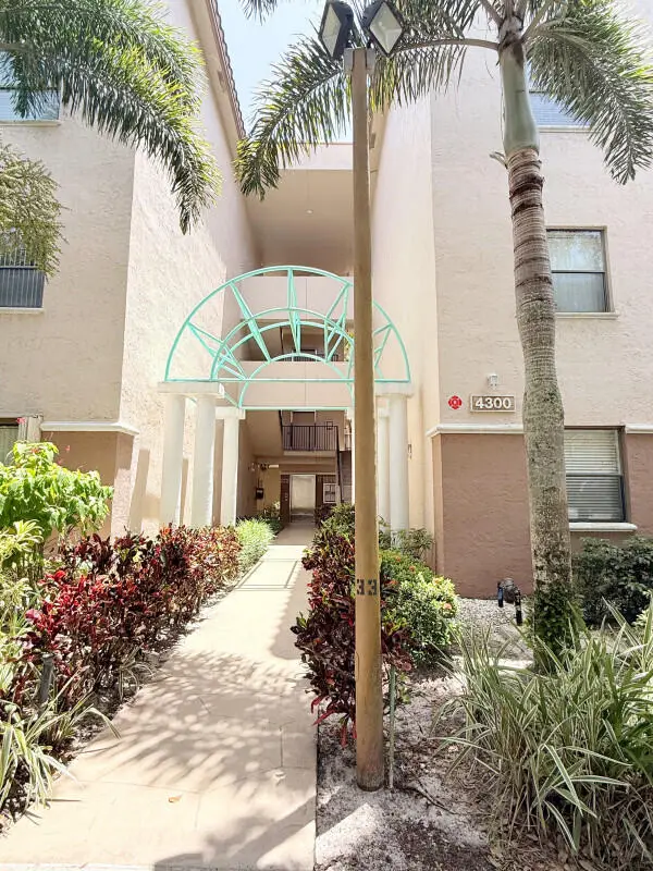 4300 NW 30th Street #343, Coconut Creek, FL 33066