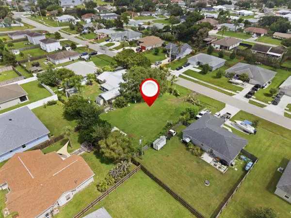 719 SE Thornhill Drive, Port St Lucie, FL 34983
