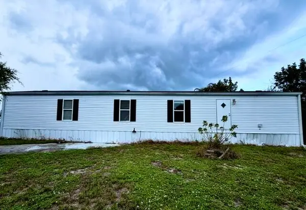 8423 SE Sandy Lane, Hobe Sound, FL 33455