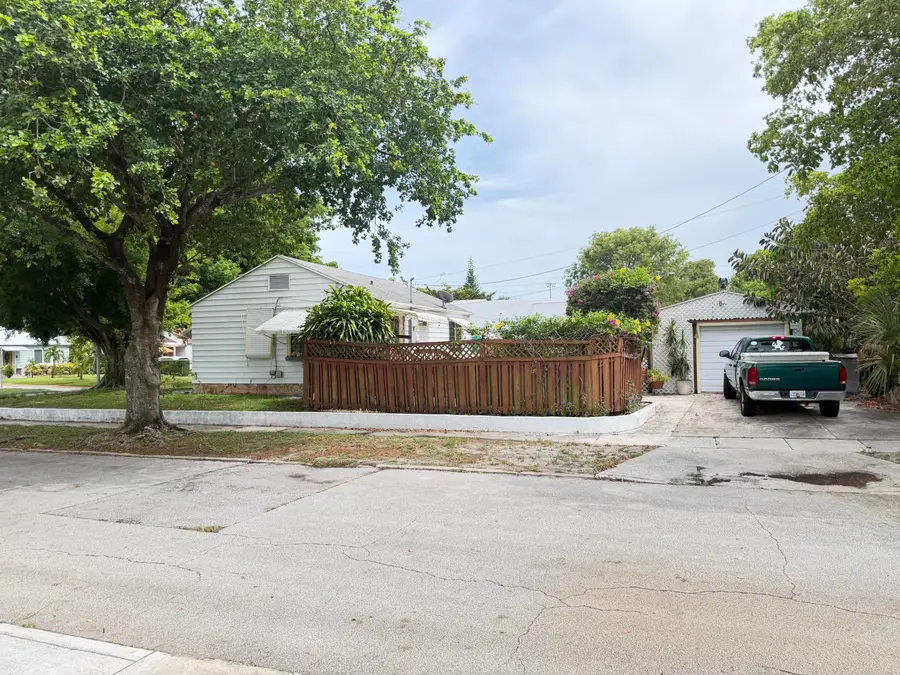 6901 Garden Avenue, West Palm Beach, FL 33405 - #3