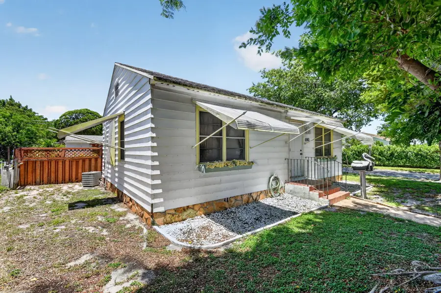 6901 Garden Avenue, West Palm Beach, FL 33405 - #3