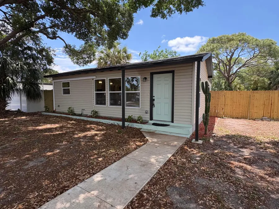 6948 Dartmouth Avenue N, Saint Petersburg, FL 33710 - #2