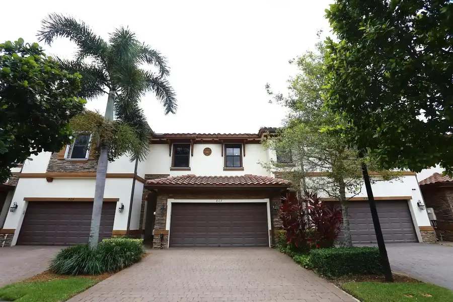 807 E Village Circle, Davie, FL 33325 - #2