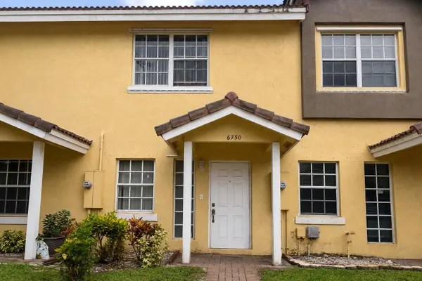 6750 Sienna Club Drive #6750, Lauderhill, FL 33319