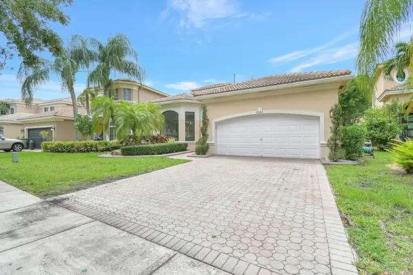 6041 SW 195th Avenue, Pembroke Pines, FL 33332