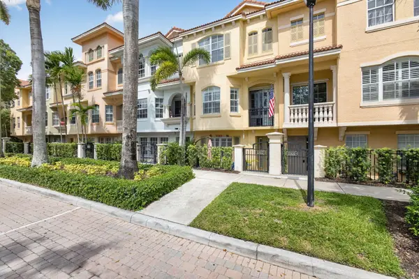 11812 Valencia Gardens Avenue, Palm Beach Gardens, FL 33410