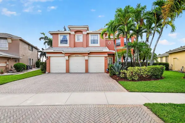 2279 Ridgewood Circle, Royal Palm Beach, FL 33411