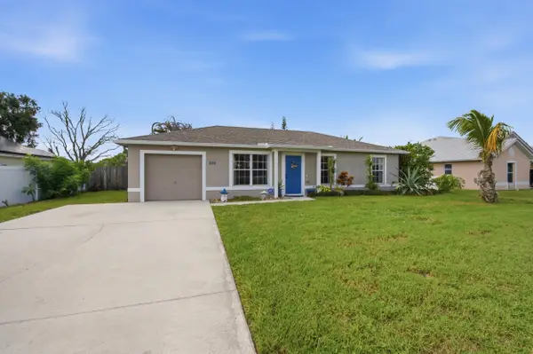 674 SW Lakehurst Drive, Port St Lucie, FL 34983