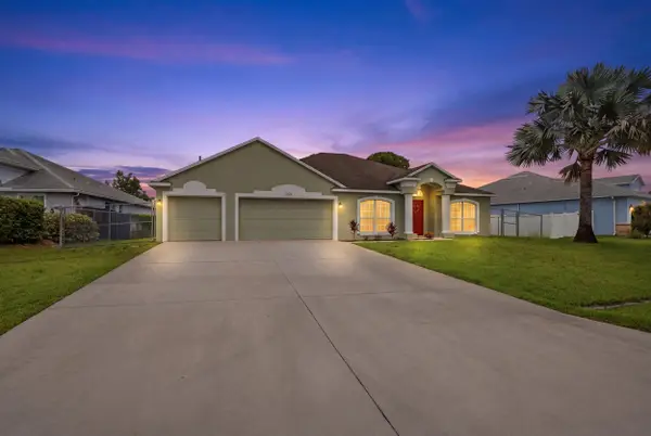 558 SW South Quick Circle, Port St Lucie, FL 34953