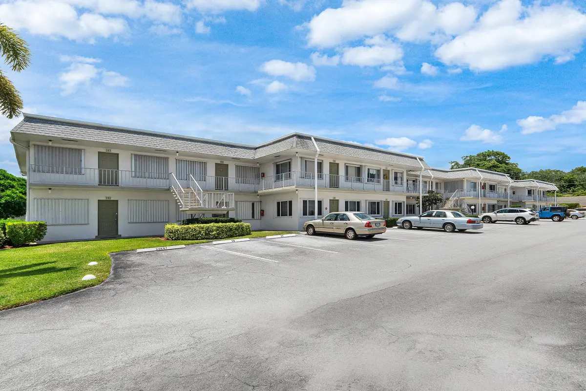 3160 Lake Osborne Drive #Bldg 6 Unit 206, Lake Worth Beach, FL 33461 - #1