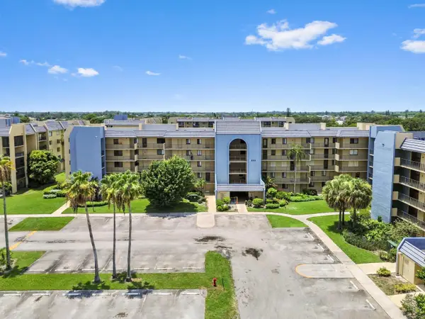 2820 Tennis Club Drive #401, West Palm Beach, FL 33417