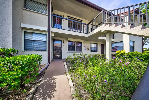 7650 Tahiti Lane #105, Lake Worth, FL 33467