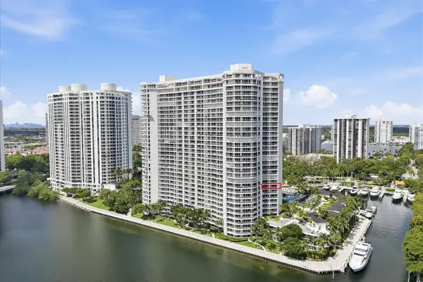 7000 W Island Boulevard #907, Aventura, FL 33160