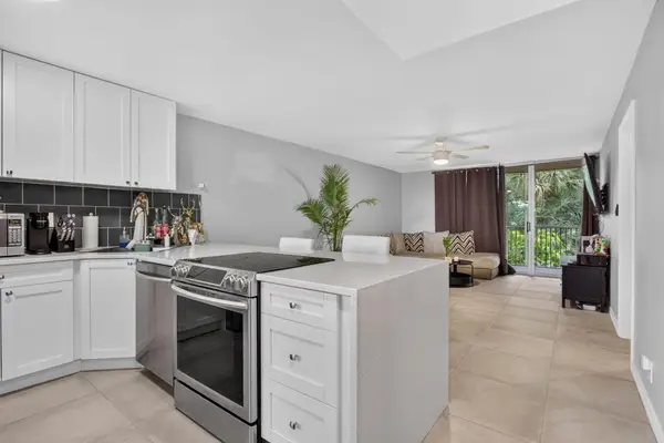 3301 NW 47th Terrace #308, Lauderdale Lakes, FL 33319