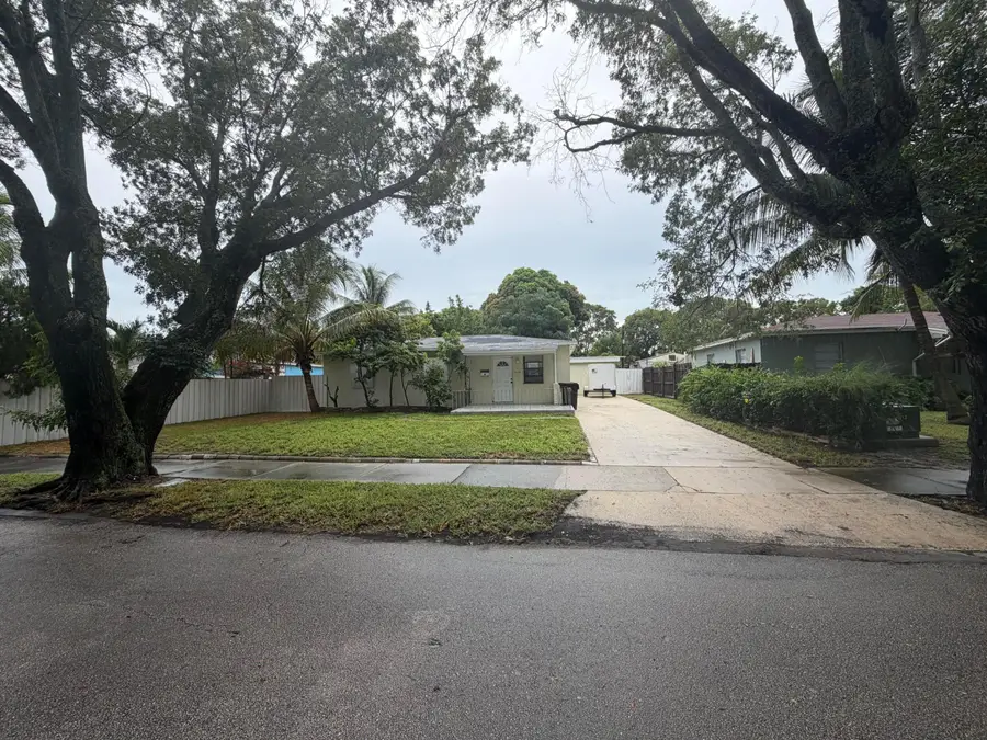 3033 Clyde Road, West Palm Beach, FL 33405 - #2