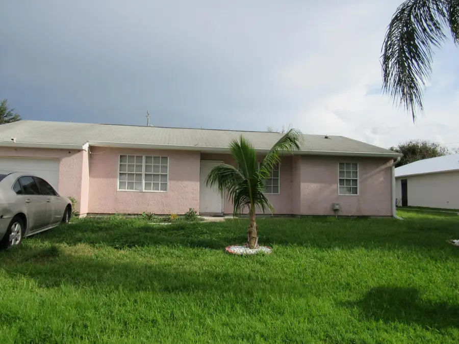 2557 SE Robin Circle, Port Saint Lucie, FL 34952 - #2