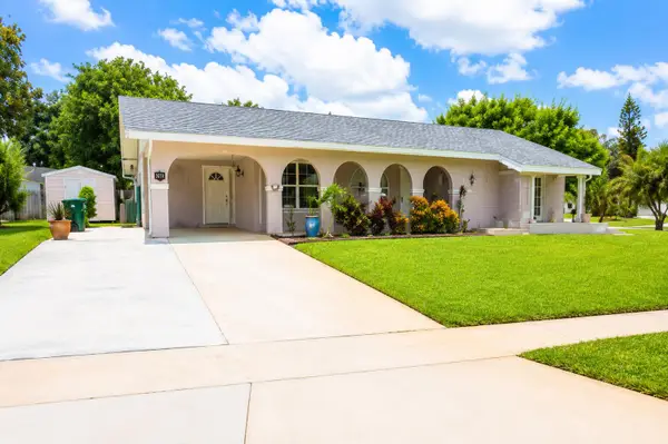 814 SE Corto Court, Port St Lucie, FL 34983