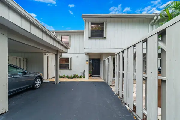 219 Wildwood Circle, Deerfield Beach, FL 33442