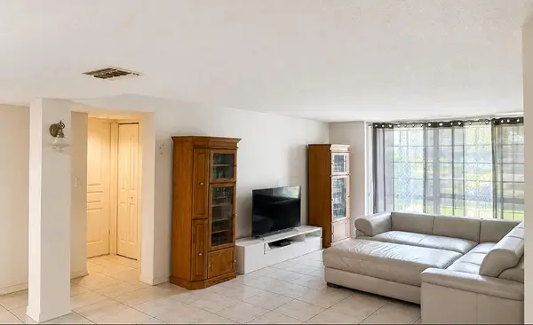 3740 Inverrary Drive #1E, Lauderhill, FL 33319