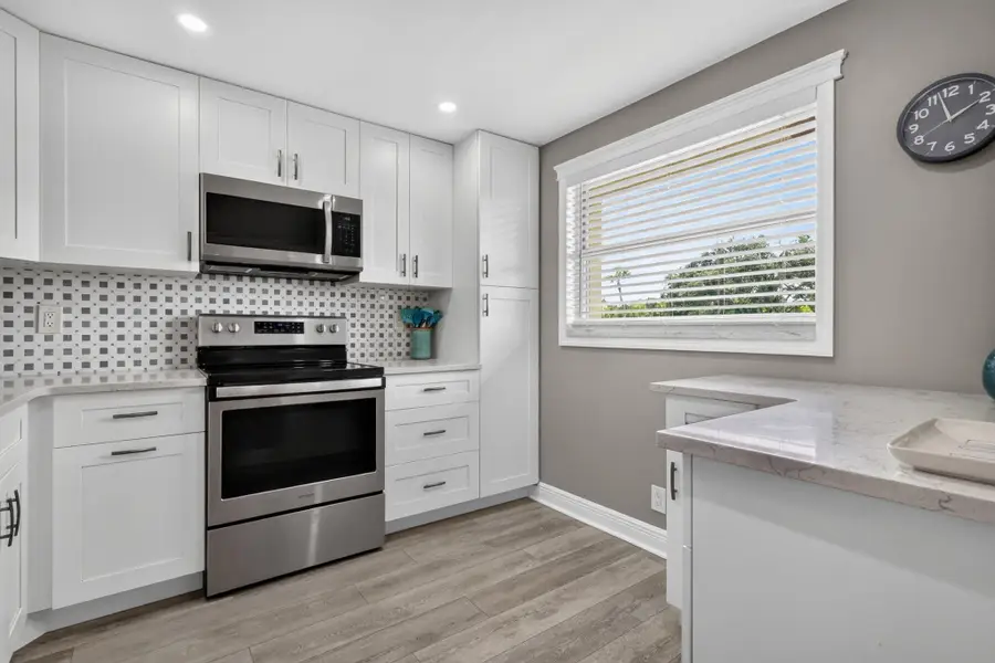 3951 Via Poinciana #209, Lake Worth, FL 33467 - #3