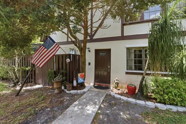 126 Weybridge Circle #B, Royal Palm Beach, FL 33411