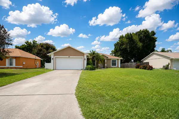 491 SE Starflower Avenue, Port St Lucie, FL 34983