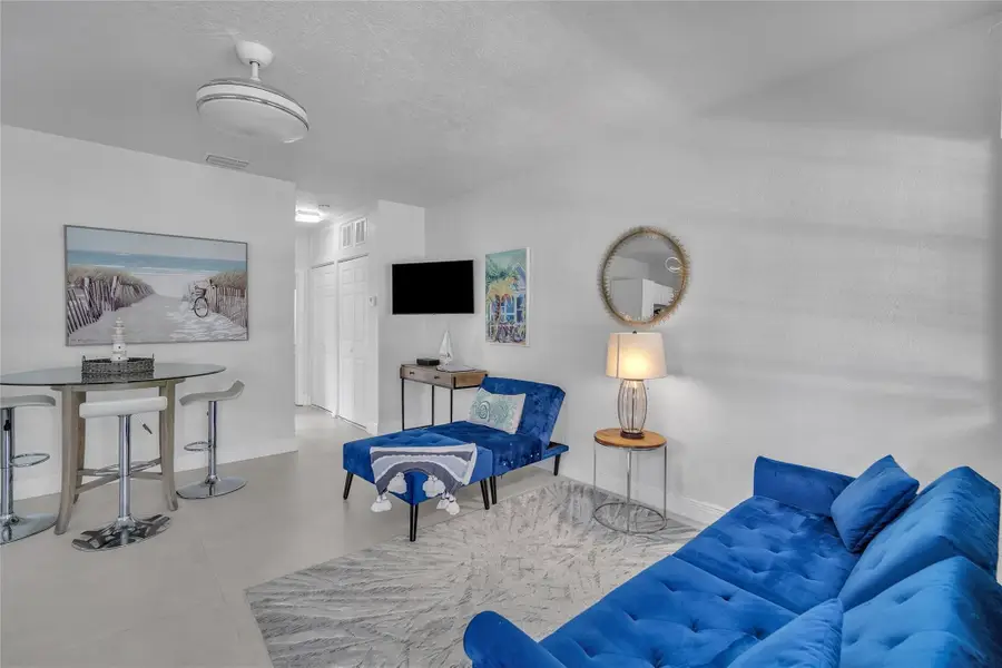 17 NE 9th Avenue, Fort Lauderdale, FL 33301 - #3